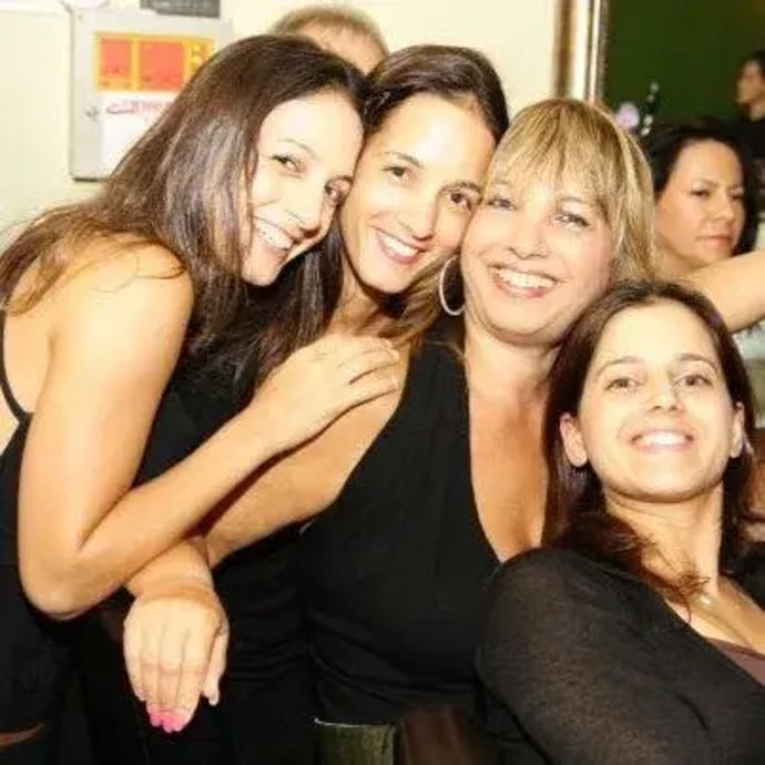 ענת ששון, רעייתו של ישראל ששון, עם הבנות