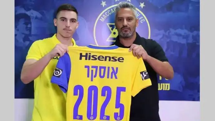 אוסקר גלוך אחרי חתימת החוזה החדש אצל מכבי תל אביב עם ברק יצחקי