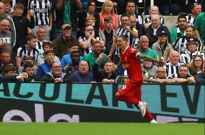 דרווין נונייס שחקן ליברפול חוגג שער