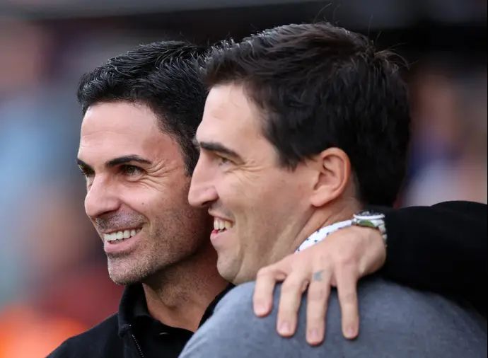 אנדוני איראולה מאמן בורנמות' עם מיקל ארטטה מאמן ארסנל