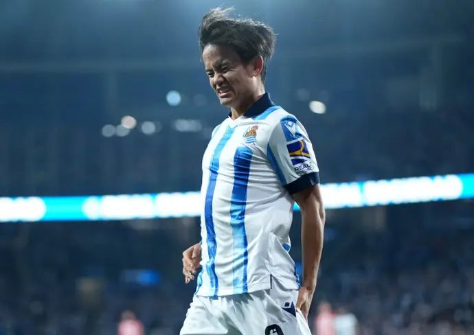 טאקפוסה קובו שחקן ריאל סוסיאדד חוגג שער