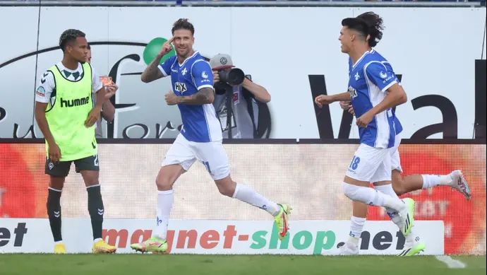 טוביאס קמפה שחקן דרמשטאדט חוגג שער