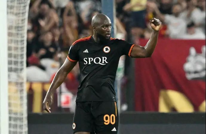 רומלו לוקאקו שחקן רומא חוגג שער