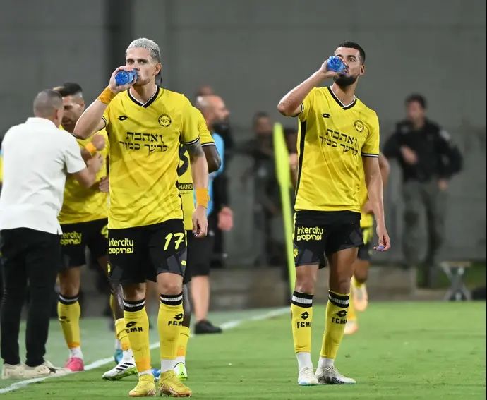 נאסים אואמו, ג'ואל אבו חנא שחקני מכבי נתניה