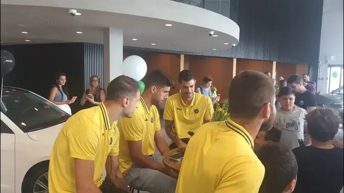 שחקני מכבי תל אביב באירוע המיוחד של הספונסר "יורו דרייב"