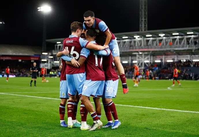 שחקני ברנלי חוגגים