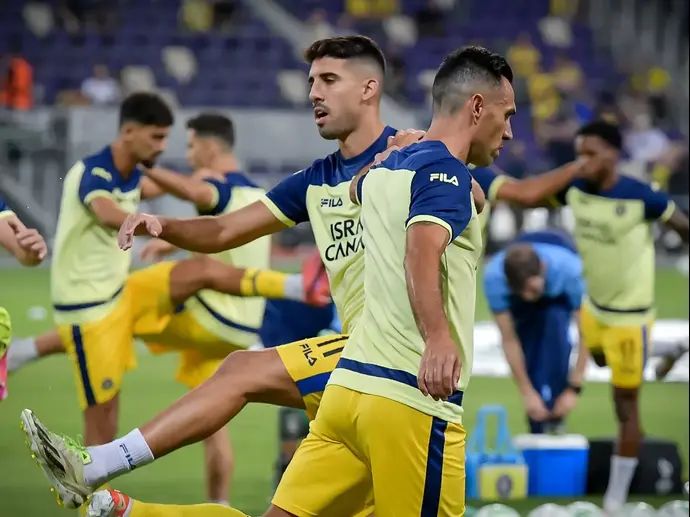 שחקני מכבי תל אביב בחימום: ערן זהבי עם יונתן כהן