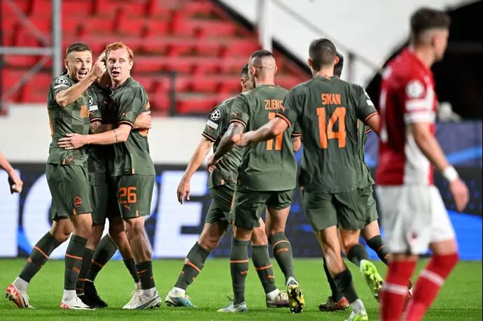 שחקני שחטאר דונייצק חוגגים