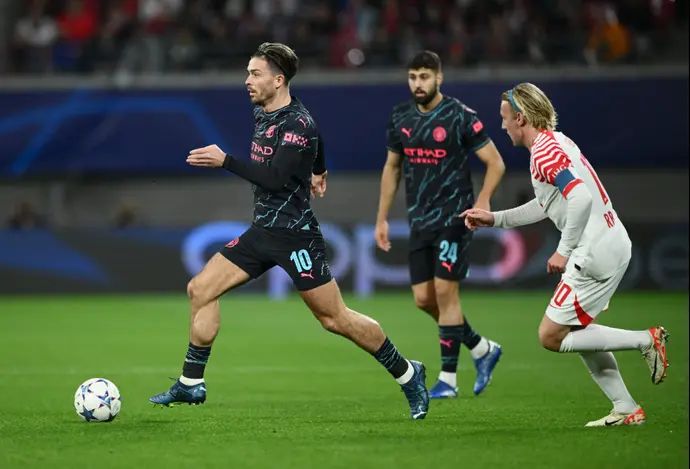 ג'ק גריליש מנצ'סטר סיטי לצד אמיל פורסברג ר.ב. לייפציג