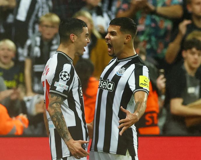 מיגל אלמירון חוגג יחד עם ברונו גימראייש ניוקאסל