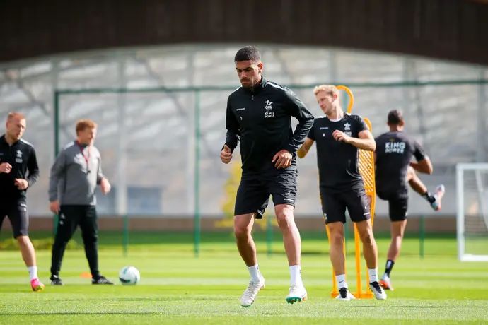 רז שלמה שחקן לובן