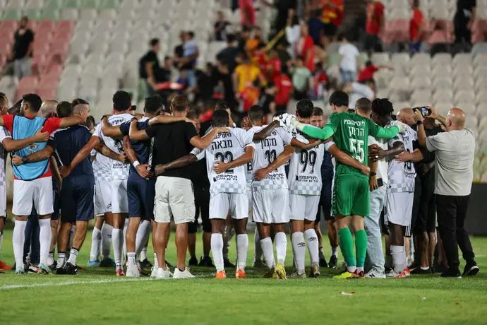 שחקני הפועל חדרה חוגגים