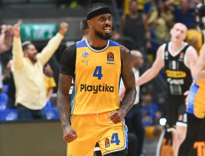 שחקן מכבי תל אביב לורנזו בראון