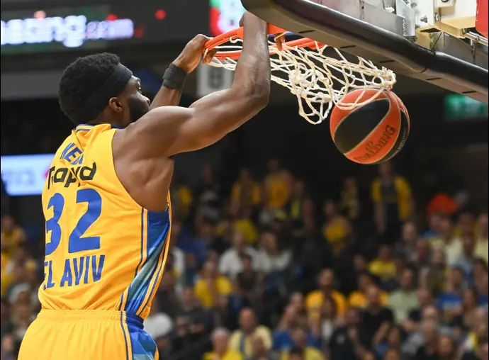 שחקן מכבי תל אביב ג'וש ניבו