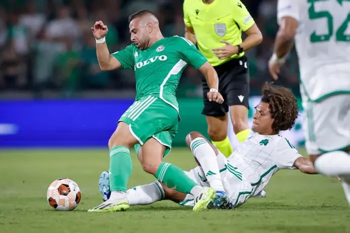 שחקן מכבי חיפה דיא סבע, מול שחקן פנאתינייקוס, וויליאן אראו