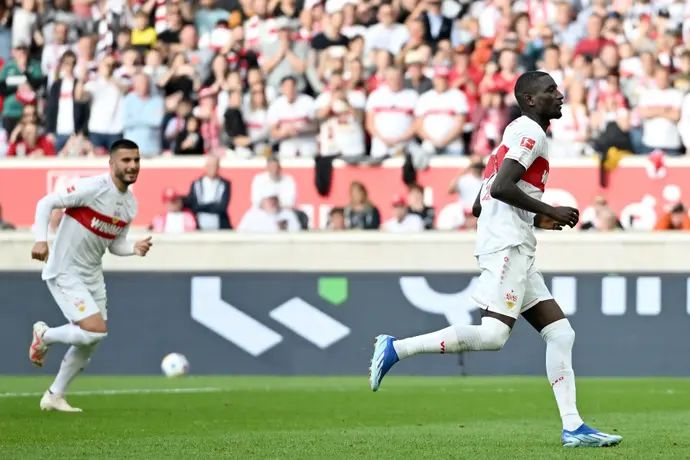 סרו גיראסי שחקן שטוטגרט חוגג שער