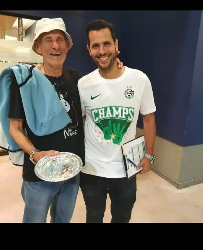 מנהל מכבי חיפה גיל אופק עם אביו בנצי אופק