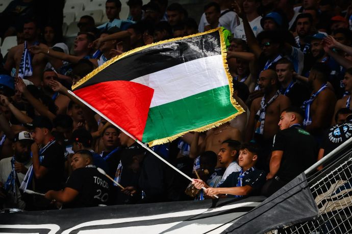 דגל פלסטין ביציע אוהדי מארסיי