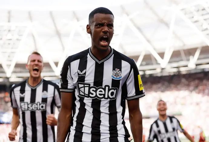 אלכסנדר איסק, שחקן ניוקאסל חוגג