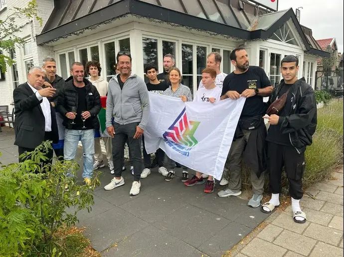 נבחרת הנוער באגרוף תאילנדי עם אנשי הקהילה היהודית באמסטרדם