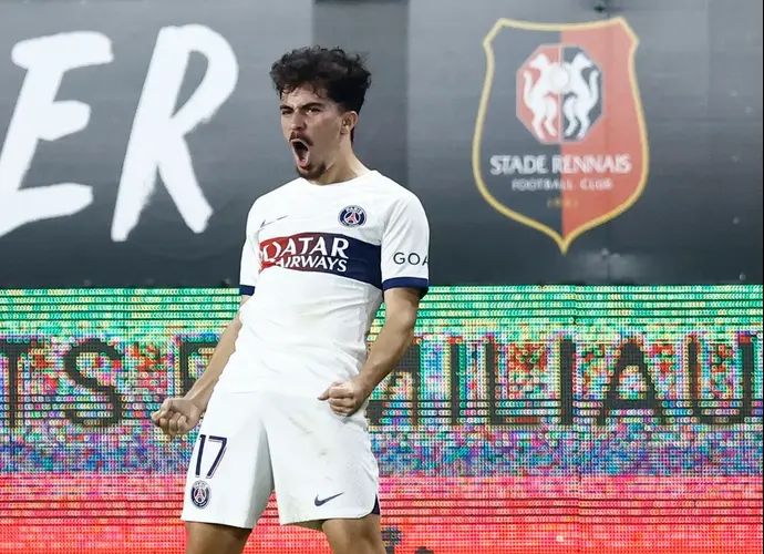 ויטיניה שחקן פריז סן ז'רמן חוגג שער