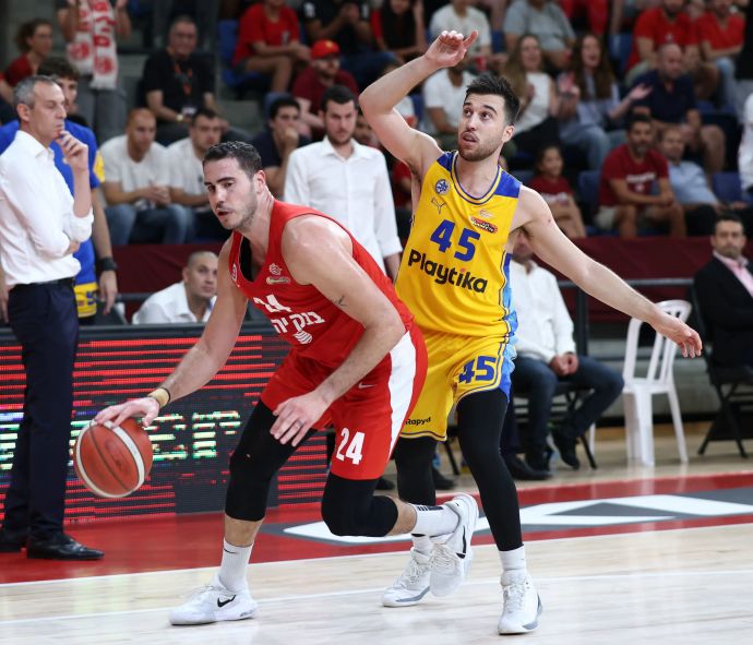 תמיר בלאט, עוז בלייזר, מכבי תל אביב נגד הפועל ירושלים