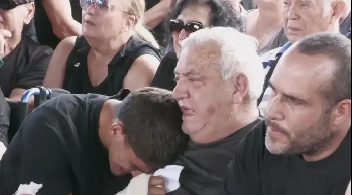 מאמן נבחרת ישראל לשעבר שלמה שרף בהלוויה של נכדתו מאי נעים ז"ל