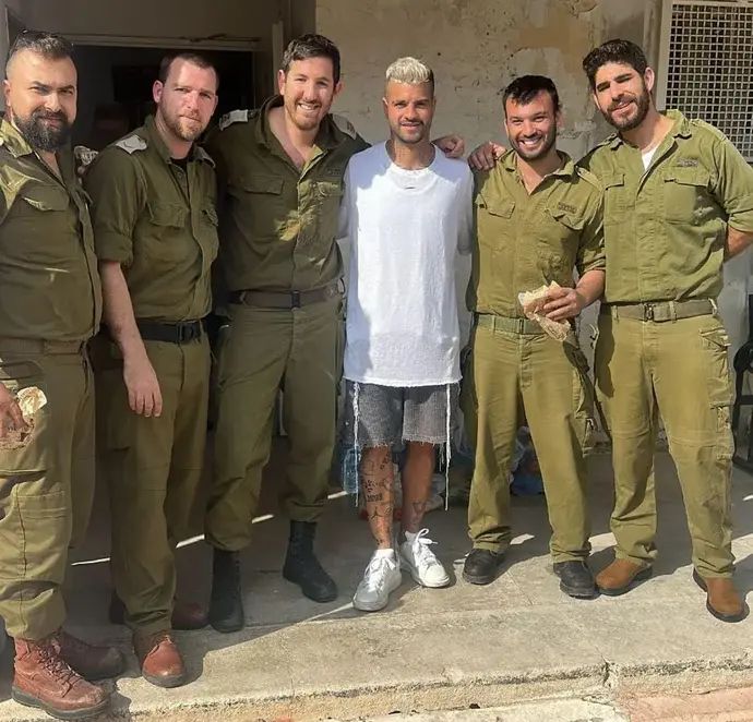 רותם חטואל מבקר חיילים