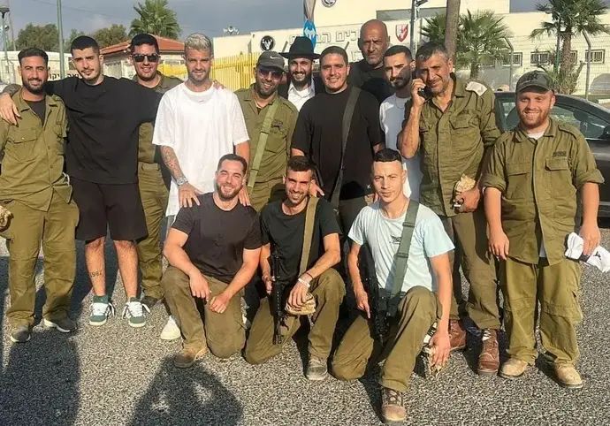 רותם חטואל מבקר חיילים