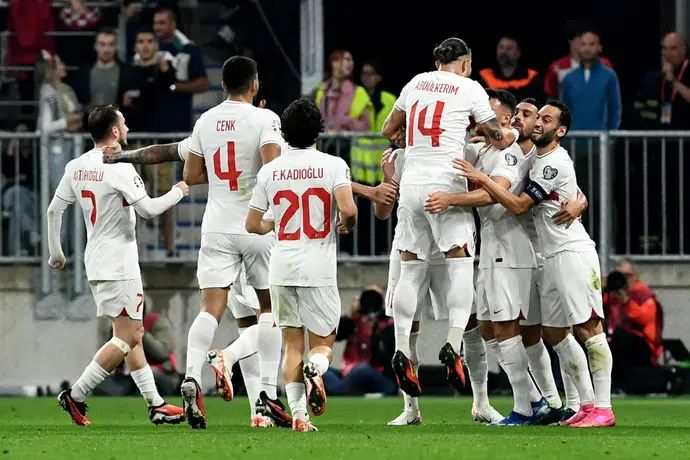 שחקני נבחרת טורקיה חוגגים