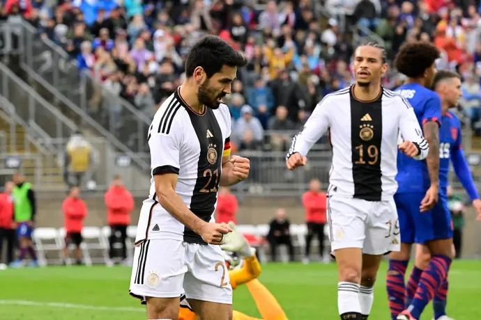 אילקאי גונדואן חוגג שער לזכות נבחרת גרמניה