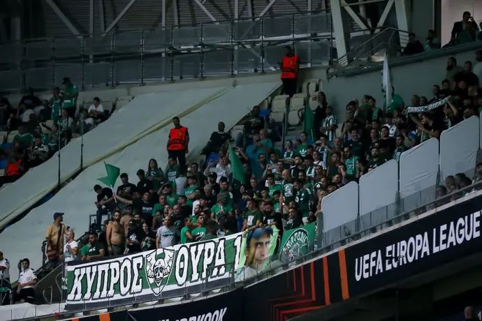 אוהדי פנאתינייקוס במשחק החוץ בחיפה