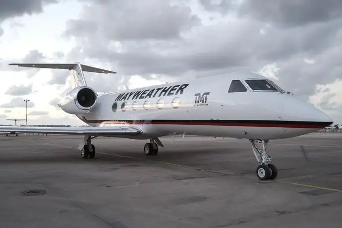 מטוסו של פלויד מייוות'ר עם סיוע לישראל