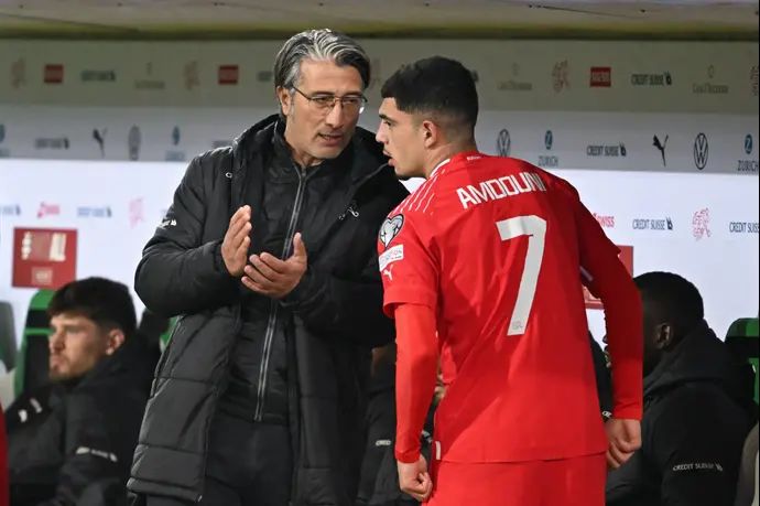 מאמן נבחרת שוויץ מוראט יאקין עם זקי אמדוני