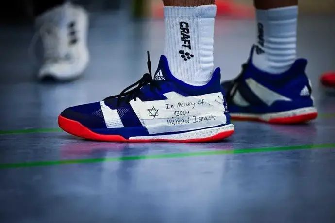 הנעל של ליעד הנכד, שחקן כדוריד ישראלי מקבוצת הנאו