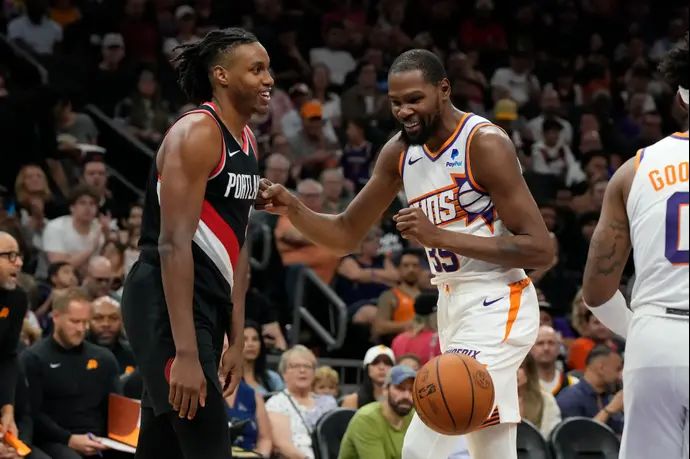 שחקן פיניקס סאנס קווין דוראנט מול שחקן פורטלנד טרייבלייזרס שיידון שארפ