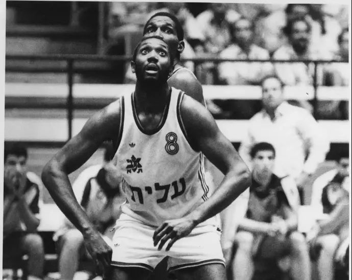 לבאן מרסר מול ארל וויליאמס