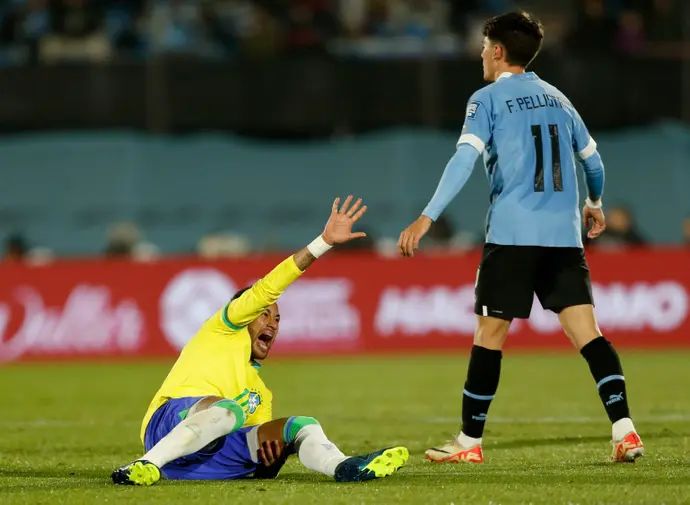 ניימאר נפצע במהלך המשחק של נבחרת ברזיל באורוגוואי