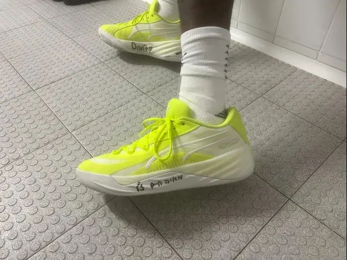 הנעל של אנטוניוס קליבלנד לזכר מאיה חיים ז"ל