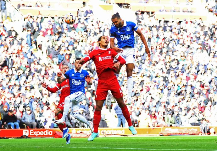 שחקן אברטון, דומיניק קלברט-לואין, מול שחקן ליברפול וירג'יל ואן דייק