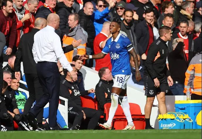 שחקן אברטון אשלי יאנג