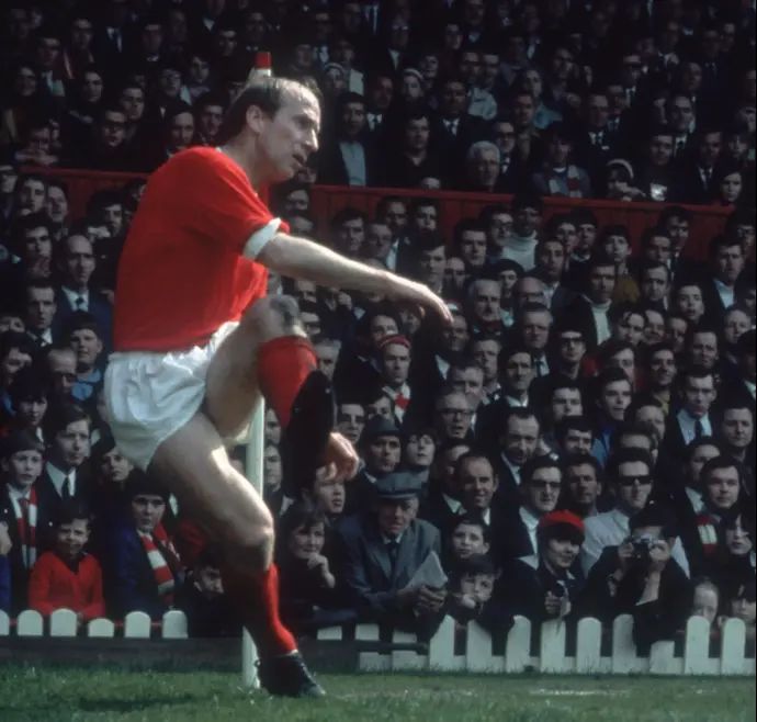 בובי צ'רלטון במדי מנצ'סטר יונייטד בשנת 1968