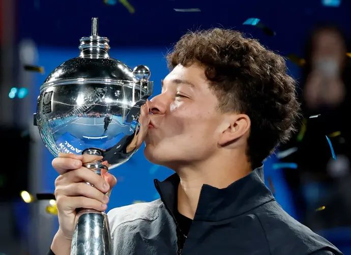 הטניסאי האמריקאי בן שלטון