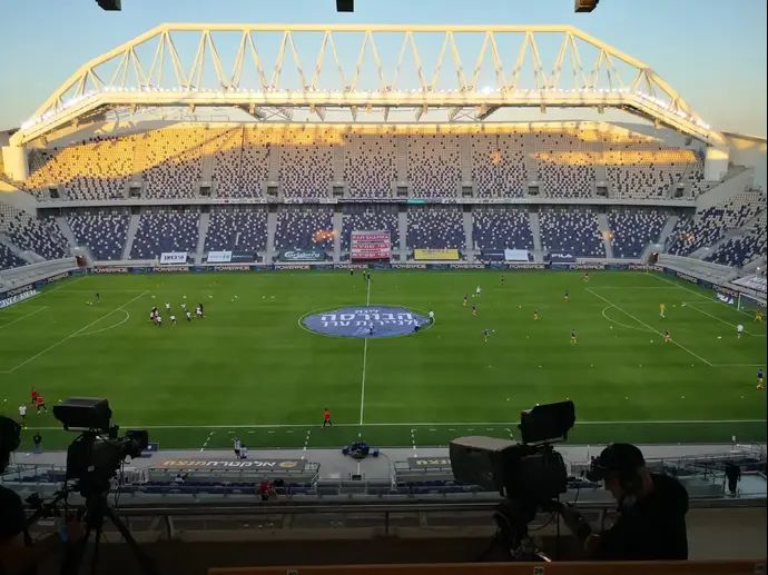 אצטדיון בלומפילד, לפני המשחק בין מכבי תל אביב לבין הפועל חיפה