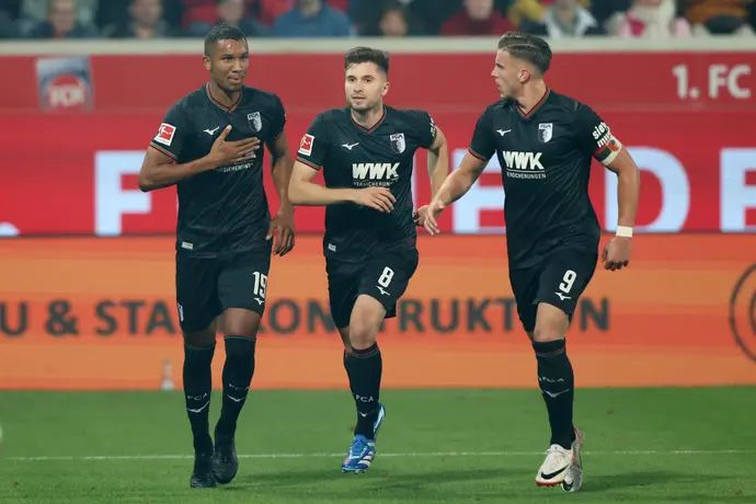 שחקני אוגסבורג חוגגים