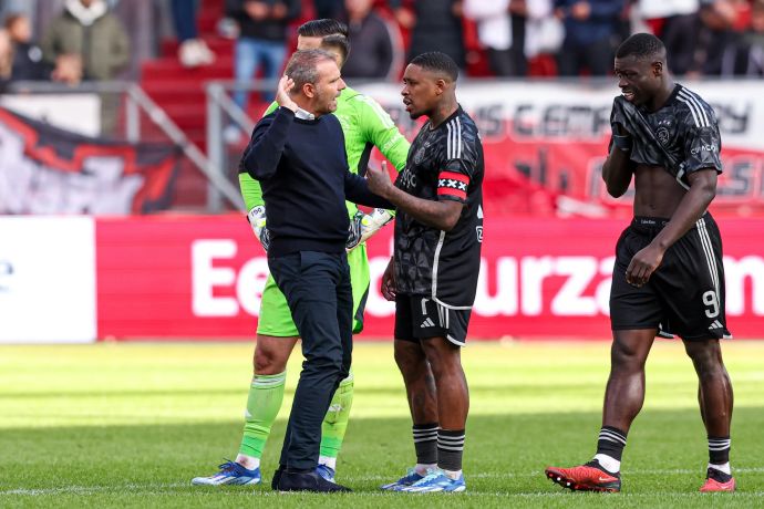 מאמן אייאקס מוריס סטיין עם סטיבן ברחוויין