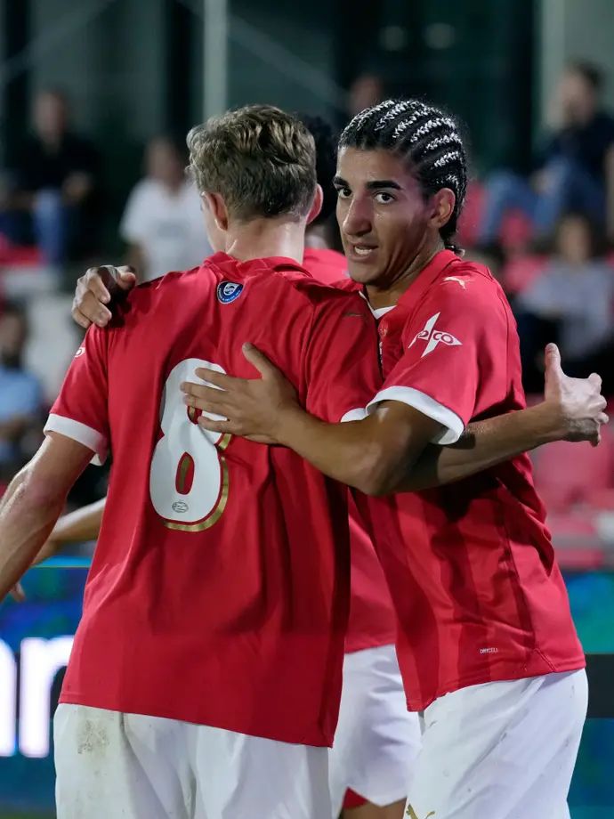 תאי עבד שחקן מילואי פ.ס.וו איינדהובן