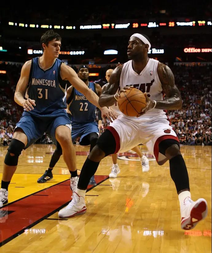 לברון ג'יימס מול דרקו מיליצ'יץ'