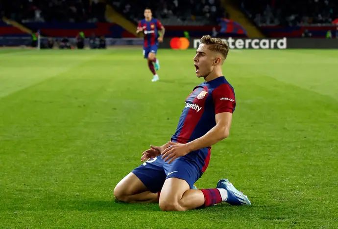 פרמין לופס שחקן ברצלונה חוגג שער