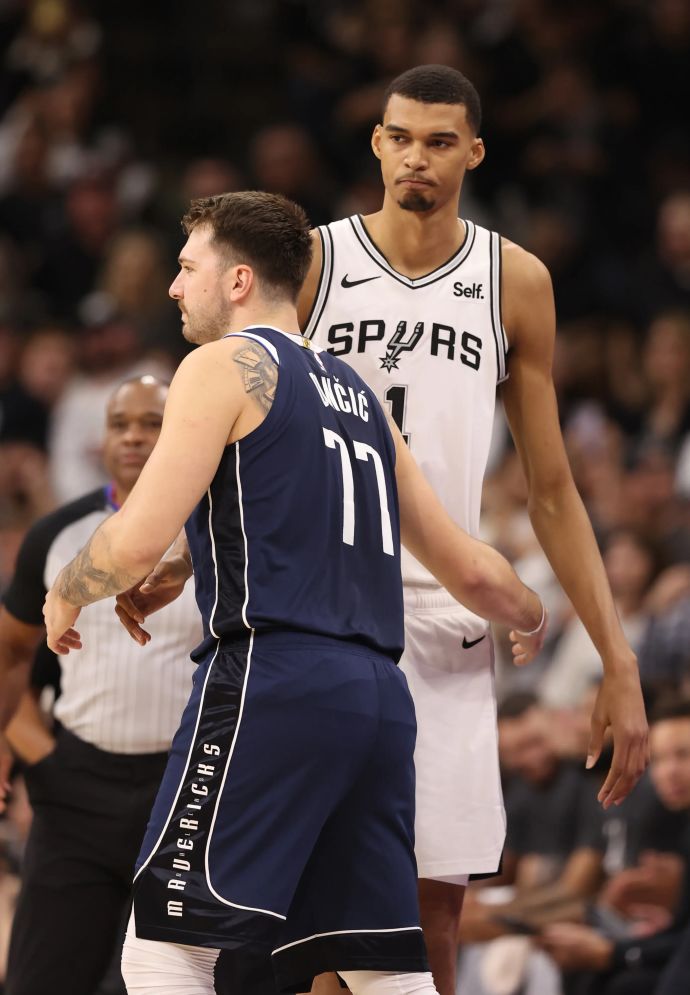 ויקטור וומבניאמה, סן אנטוניו ספרס, מול לוקה דונצ'יץ', דאלאס מאבריקס